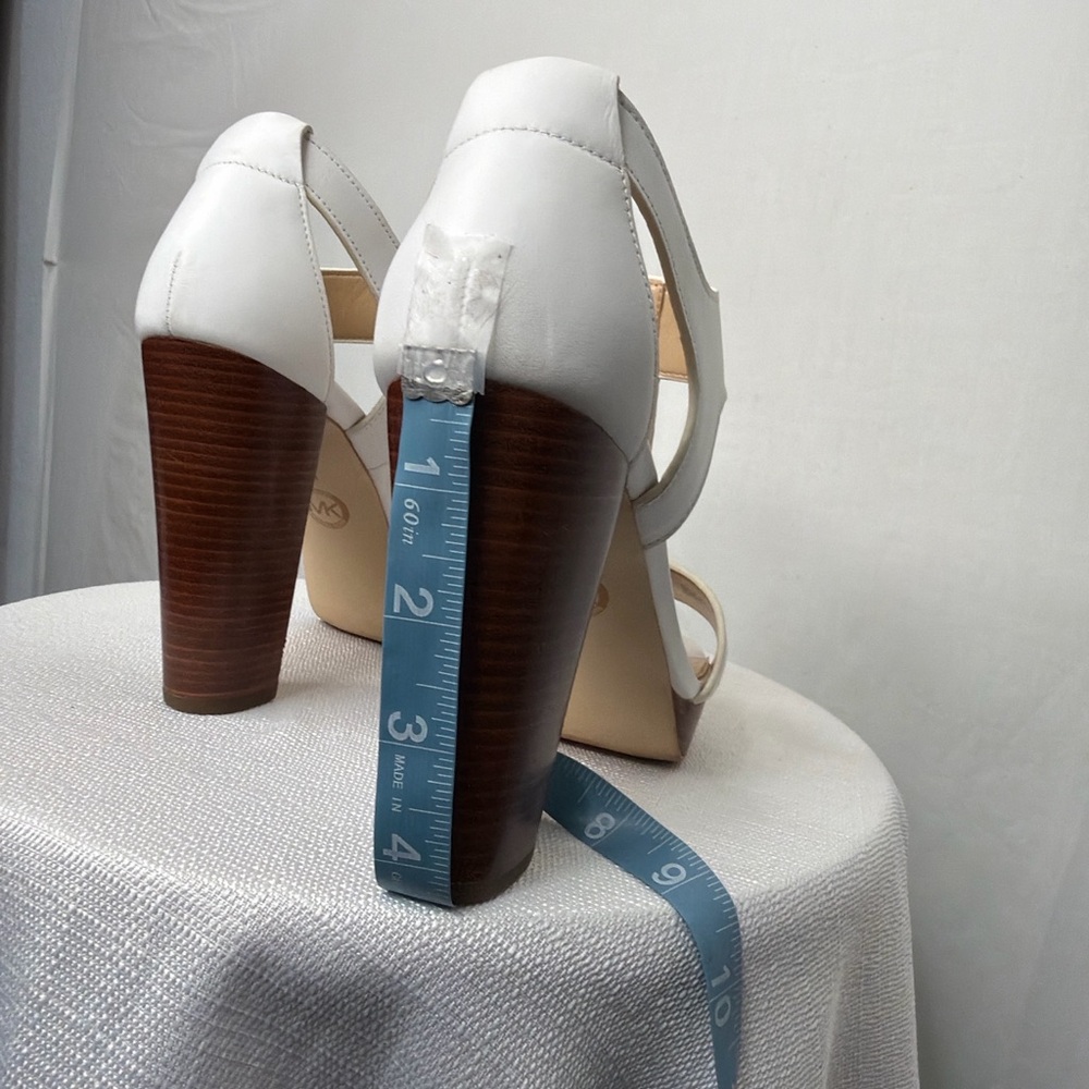Michael Kors White Leather Front Zip Block Heel Sandals Size 8(B93)”✨ - Picture 10 of 10